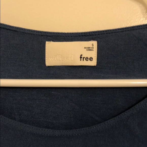 Darker blue shade blouse from Aritzia - Picture 3 of 6